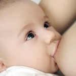Комфортные позы мамы и малыша при кормлении грудью3